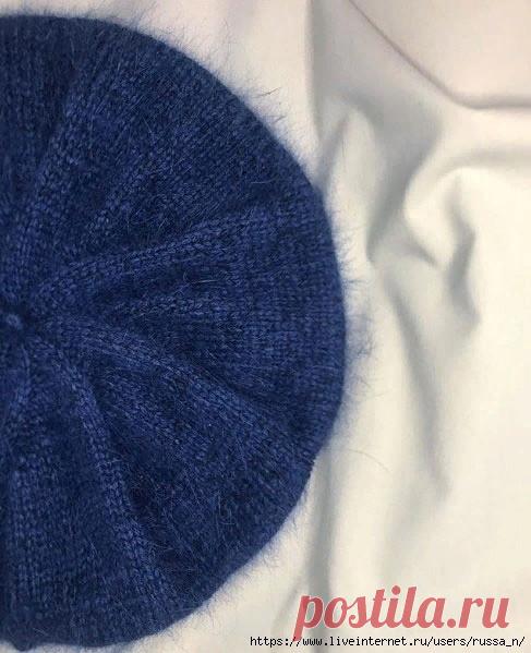 Берет, связанный спицами по кругу Изделие вяжется по кругу, без швов, лицевыми петлями, на обхват головы 54-57смНам понадобится: пух норки 50г - 350м (вяжется в 2 основных и две дополнительные нити)Спицы 3,5мм, игла или крючок для закрытия.Описание:Набрать 88п на дополнительную нить, соединить в круг, провязать 4-5см в...