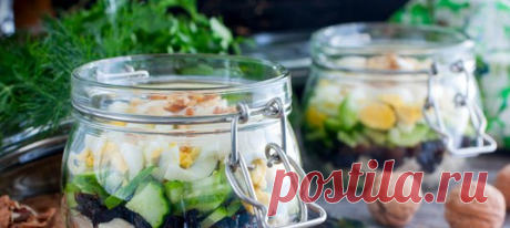 САЛАТ *ВЕНЕЦИЯ* С КУРИЦЕЙ, ЧЕРНОСЛИВОМ И СВЕЖИМ ОГУРЦОМ