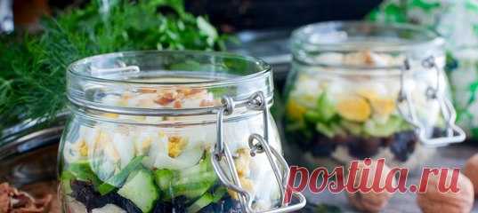 САЛАТ *ВЕНЕЦИЯ* С КУРИЦЕЙ, ЧЕРНОСЛИВОМ И СВЕЖИМ ОГУРЦОМ
