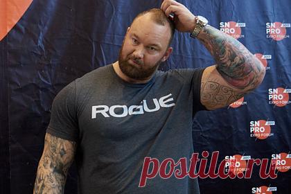 Гора из «Игры престолов» поставил под сомнение готовность соперника к поединку. Исландец Хафтор Бьернссон, известный по роли Григора Горы Клигана в сериале «Игра престолов», поставил под сомнение форму соперника Эдди Холла перед боксерским поединком. «Это потому, что он все еще ест чизкейк все время? Или что это? Его диета такая плохая или его тренировки такие плохие?» — заметил он.