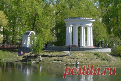 Ротонда в парке