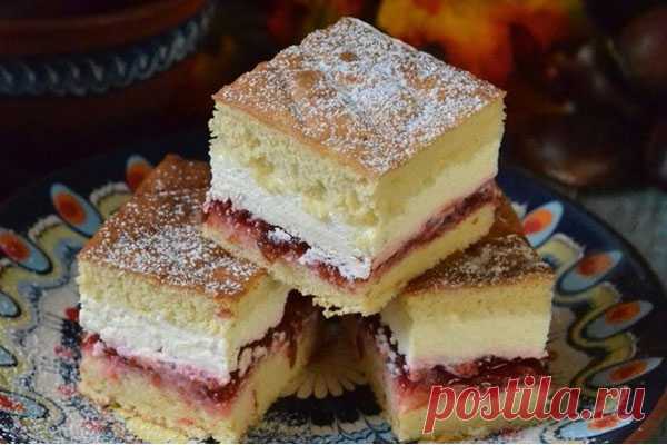 Пирог со сливовой начинкой
Сколько блюд, заготовок, десертов и пирогов можно приготовить с этим замечательным фруктом. Сегодня у нас пирог со сливой!
