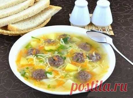 Сытный суп с мясными фрикадельками.