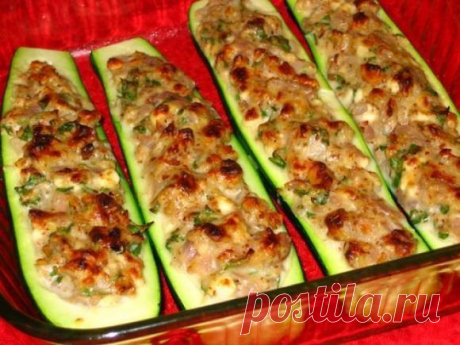 кабачки-лодочки с курицей к ужину.