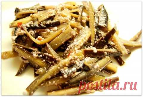 Баклажаны в йогуртовом соусе с маком и кумином