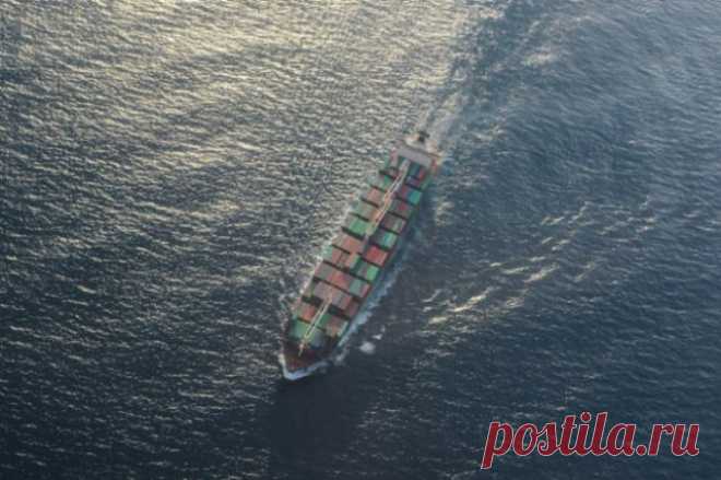 МО: ВС РФ принудительно остановили для досмотра сухогруз, шедший на Украину. Российский корабль был вынужден открыть предупредительный огонь.