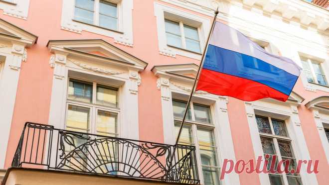В Эстонии возмутились наличием российских флагов на заправках. Эстонским заправкам поступило предложение убрать российские флаги с экранов касс самообслуживания до 24 февраля. Об этом пишет эстонский портал Delfi. По словам журналистов, местные СМИ стали обращать внимание, что на всех кассах есть ...