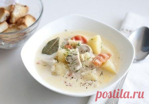 Сырный суп с курицей
40ккал на 100г

Ингредиенты:

400 гр куриного филе
2 картофелины
1 крупная морковь
180 гр плавленого сыра
2 литра бульона или воды
зелень
лавровый лист, душистый перец горошком
соль, перец

Приготовление:

Куриное филе порезать кубиками средней величины. Картофель и морковь почистить. Картофель порезать кубиками, морковь – полукольцами.

Филе слегка обжарить на сковородке с небольшим количеством оливкового масла. Бульон довести до кипения, положить лав...