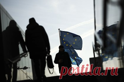 В ЕК прокомментировали конфискацию товаров из России. Страны Европейского союза будут самостоятельно действия по конфискации товаров из России. Об этом заявил представитель Еврокомиссии Даниэл Шеридан Ферри. По его словам, государства-участники объединения должны оценивать все обстоятельства и действовать в соответствии со своими национальными правилами.