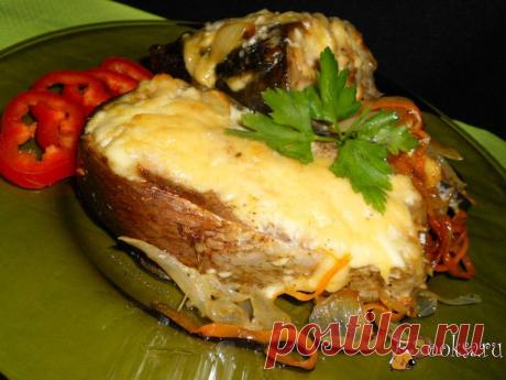 Толстолобик запеченный с овощами и сыром.