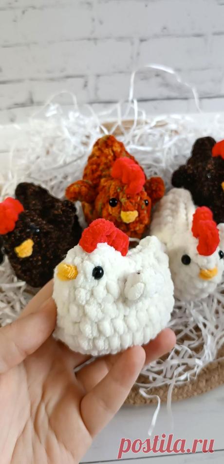 PDF Курочка крючком. FREE crochet pattern; Аmigurumi toy patterns. Амигуруми схемы и описания на русском. Вязаные игрушки и поделки своими руками #amimore - маленькая курочка к Пасхе, пасхальная курица из плюшевой пряжи, плюшевая птица.