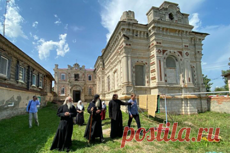 Российские старообрядцы попросили возродить храм 1908 года. В селе Нижний Услон (Республики Татарстан) старообрядцы попросили местные власти возродить храм Николая Чудотворца, основанный в 1908 году. За помощью и содействием они обратились к государственному советнику Республики Татарстан Минтимеру Шаймиеву, пишет региональное издание «Татар-информ».