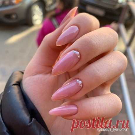 Красивый розовый маникюр
