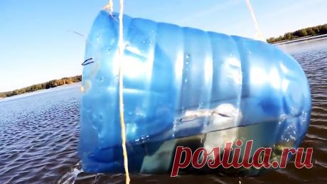 Как сделать раколовку из пластиковой бутылки Для ловли раков используются специальные ловушки раколовки оснащенные приманкой. Раки находят их по запаху, заползают внутрь и не могут выбраться обратно. Установив одну такую ловушку на дно водоема с раками, можно вылавливать их десятками за раз. При желании попробовать этот способ ловли стоит