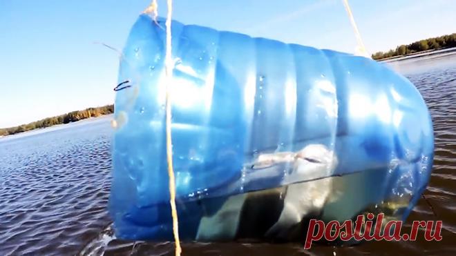 Как сделать раколовку из пластиковой бутылки Для ловли раков используются специальные ловушки раколовки оснащенные приманкой. Раки находят их по запаху, заползают внутрь и не могут выбраться обратно. Установив одну такую ловушку на дно водоема с раками, можно вылавливать их десятками за раз. При желании попробовать этот способ ловли стоит