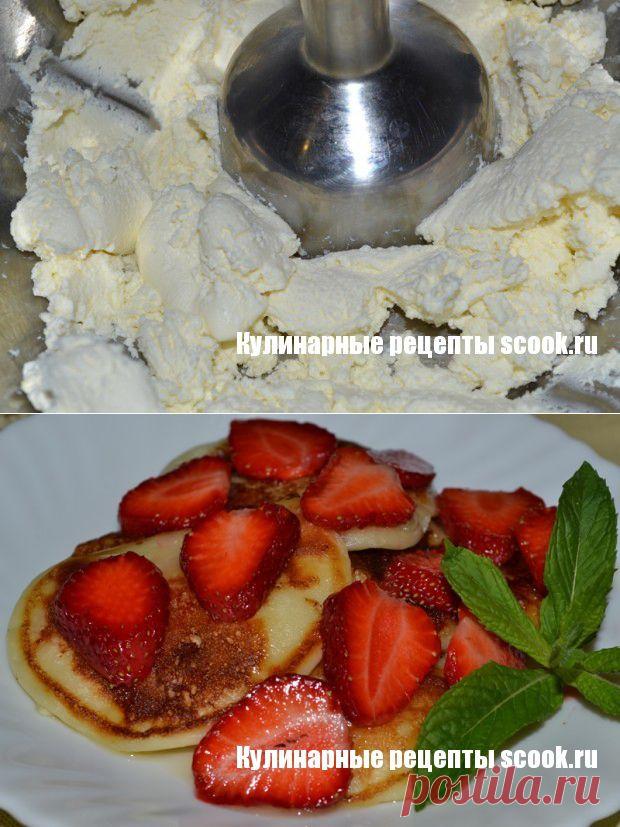 Творожные оладьи с медом и клубникой | Рецепты вкусных блюд