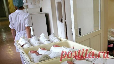 25-летняя девушка родила сразу 9 детей Пятерых девочек и четырех мальчиков сразу родила гражданка Мали Халима Сиссе. 25-летнюю девушку правительство Мали отправило рожать в Марокко. Фрагмент видео публикует Telegram-канал Life SHOT.