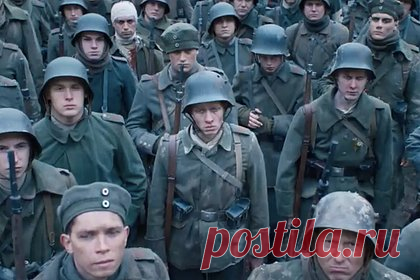 Netflix выпустил трейлер экранизации романа Ремарка. Cтриминговый сервис Netflix выпустил трейлер экранизации немецкого писателя Эриха Марии Ремарка «На Западном фронте без перемен». Режиссером кинокартины выступил Эдвард Бергер. В фильме снялись Даниэль Брюль, Альбрехт Шух, Себастьян Хюльк, Феликс Каммерер, Арон Хильмер, Эдин Хасанович и Дефид Штризов.