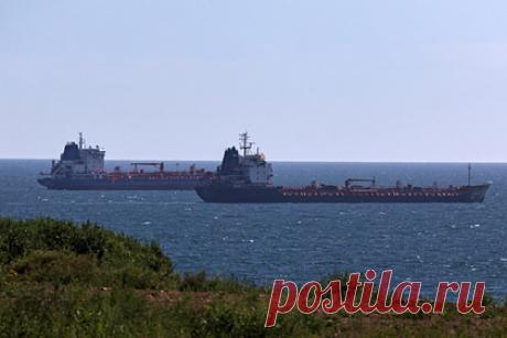 Два человека пострадали при столкновении следующего из России танкера с катером. В результате столкновения следующего из России в Грецию танкера с катером пострадали как минимум два человека. Об этом сообщила Служба береговой охраны Турции. По факту происшествия проводится расследование. К месту происшествия направлены два буксира.