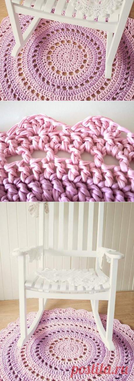 Поделки своими руками - Вяжем коврики крючком из трикотажных полосок