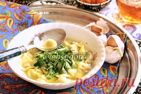 Дюшбара  Готовим дюшбару.  
Самое, самое вкусное блюдо азербайджанской кухни  — дюшбара. По сути, это суп, суп из пельменей. Но каких пельменей! Пельмени в Азербайджане лепятся маленькими, как жемчужинка. Но лепить такие маленькие пельмени самой, дело трудоёмкое, поэтому издавна у нас заведено, что когда в доме готовится дюшбара, то собирается вся семья (кроме главы семьи — мужчины, он приходит только поесть дюшбару:))), и все вместе за неспешным разговором лепят...