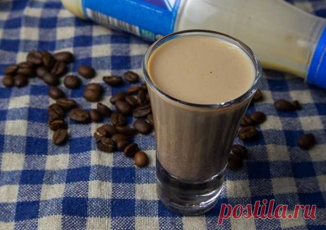 Ликер для девочек А-ля Бейлиз. Готовлю сама. Подруги и даже муж пришли в полный восторг