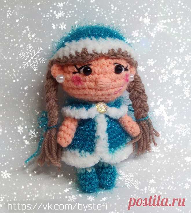 PDF Снегурочка. FREE amigurumi crochet pattern. Бесплатный мастер-класс, схема и описание для вязания игрушки амигуруми крючком. Вяжем игрушки своими руками! Новый год, Merry Christmas, happy new year, Weihnachten, Xmas. #амигуруми #amigurumi #amigurumidoll #amigurumipattern #freepattern #freecrochetpatterns #crochetpattern #crochetdoll #crochettutorial #patternsforcrochet #вязание #вязаниекрючком #handmadedoll #рукоделие #ручнаяработа #pattern #tutorial #häkeln #amigurumis