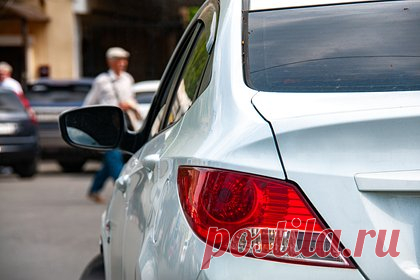 Названы цены на аналоги Hyundai Solaris в России. Solaris HS и Solaris KRS, которые собираются на бывшем заводе Hyundai в Санкт-Петербурге, будут стоить от двух миллионов рублей. Официальные цены на аналоги корейских автомобильных брендов в России назвала AGR Automotive Group (ООО «АГР»). Первые дилерские центры торговой марки Solaris откроются в мае 2024 года.
