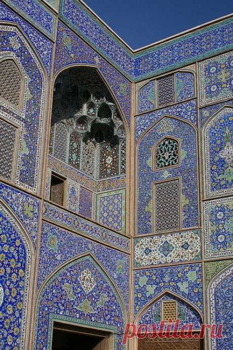 Sheikh Lotfallah Mosque, Esfahan
Фотографии от пользователя BenAndAsho на Flickr (cc)
  |  Pinterest • Всемирный каталог идей