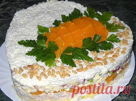 Слоёный салат с курицей, апельсинами и плавленым сыром