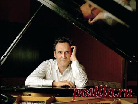 Альберто Иглесиас «Alberto Iglesias» 5 873 песни слушать онлайн или скачать mp3 + 12 970 видео-роликов: испанский композитор, пишущий музыку для кино, трёхкратный номинант на премию «Оскар» (2006, 2008, 2012)