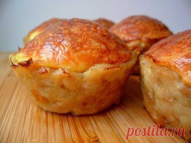 Куриные кексы с сырной начинкой.