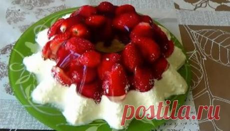 Клубничное желе с кремом из творога