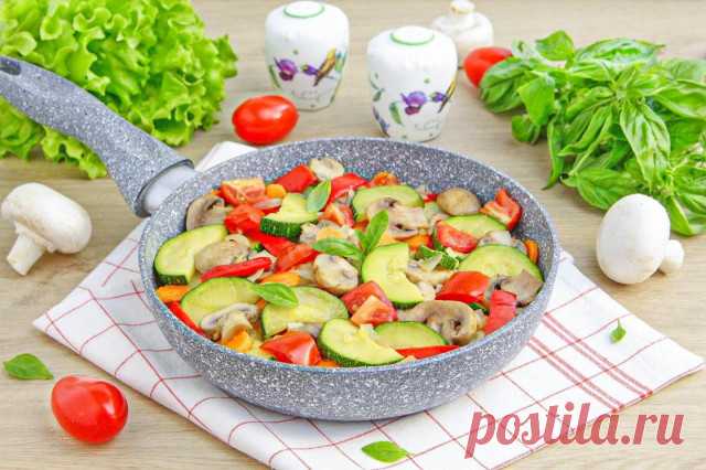 Кабачки с грибами на сковороде: простой рецепт с лесными дарами - 1000.menu
