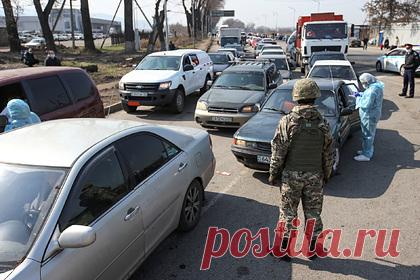 В Казахстане начались массовые проверки автомобилей с российскими номерами. В Казахстане начались проверки автомобилей с регистрационными знаками из России. Машины с российскими номерами вызывают повышенное внимание у сотрудников патрульной службы и в итоге часто отправляются на штрафстоянку. В прокуратуре объяснили это тем, что многие такие машины находятся в угоне.