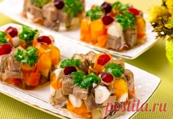 Праздничная закуска: заливное мясо. Даже жалко есть 


Это блюдо станет настоящим украшением стола!









Ингредиенты:
— 300 г говядины— 200 г моркови— 100 г лука— 2 яйца (вареных)— 20 г желатина— лавровый лист— перец горошек— соль— зелень— клюква д…
