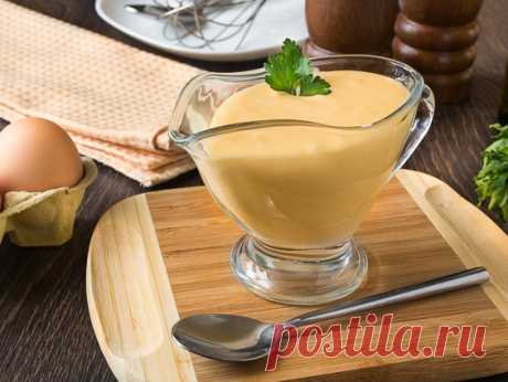 Голландский соус на Вкусном Блоге Голландез – один из классических соусов. В основе принципа его приготовления лежит создание эмульсии – собственно, как и в холодном майонезе. Только в отличие от майонеза основу этого соуса составляет сливочное масло. Голландский соус отлично сочетается с рыбой и морепродуктами, с белым куриным мясом, со спаржей и много чем еще.…