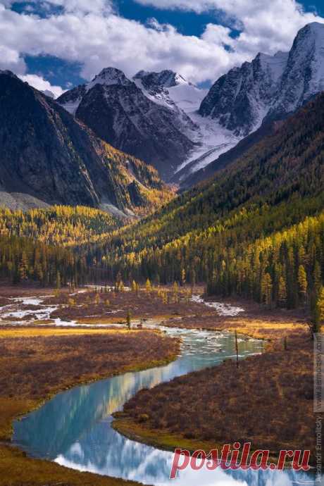Russia, Altai Republic, Shavla river bend  |  Pinterest • Всемирный каталог идей