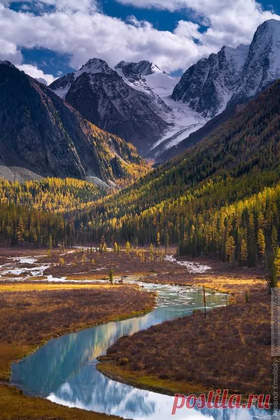 Russia, Altai Republic, Shavla river bend  |  Pinterest • Всемирный каталог идей