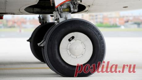 На Камчатке самолет выкатился за пределы ВПП. В Камчатском крае Самолет Як-40, выполнявший санитарный рейс, при посадке в аэропорту Оссора выкатился за пределы взлетно-посадочной полосы. Об этом сообщает Дальневосточная транспортная прокуратура в своем Telegram-канале. "Самолет ...