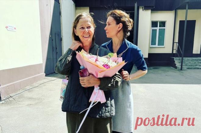 Хорошо, что жива осталась. Почему Сеть так беспощадна к Евгении Симоновой?. Пользователи Сети, оставляя гневные комментарии, не всегда могут разделить реального человека и героя, которого он в данный момент играет.