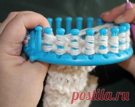 Учимся вязать на луме (Loom knitting). Урок третий: удлинённые петли и набор узелками