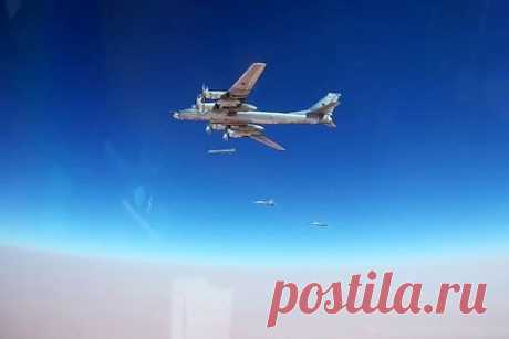 Россия ударила по аэродромам и складам с ракетами и беспилотными катерами ВСУ. Вооруженные силы (ВС) России нанесли удары по аэродромам и украинским складам с ракетами и беспилотными катерами. Об этом журналистам сообщили в Минобороны страны. Там уточнили, что удары по объектам Вооруженных сил Украины (ВСУ) были нанесены высокоточным оружием большой дальности воздушного базирования.