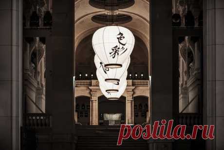 Ура, всего пол часа осталось до начала показа нашей новой весенне-летней коллекции H&amp;M Studio 2018 на Парижской Неделе Моды! Смотрите прямую трансляцию в нашем аккаунте instagram.com/hm и приобретайте коллекцию онлайн сразу после окончания шоу! А уже завтра коллекция будет представлена в избранных магазинах: Женская коллекция - Москва, H&amp;M Тверская 16. Мужская коллекция - Москва, H&amp;M Тверская 16 и ТЦ Метрополис. Женская коллекция: Мужская коллекция: #HMStudio #SS18