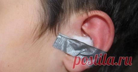 Он положил ватный шарик в ухо и оставил его там на ночь. Узнай, почему?