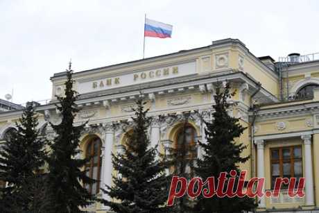 Экономист объяснил резкое повышение ключевой ставки ЦБ. Экономист Денис Ракша объяснил резкое повышение Центробанком ключевой ставки до 6,5 процента годовых. По словам специалиста, у ЦБ есть веские основания. «Веские основания — это темпы прироста инфляции, которые в годовом выражении подобрались к шести процентам», — сказал Ракша.