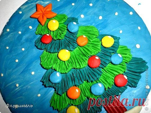 Творим с детьми: лепим ёлочку из пластилина.