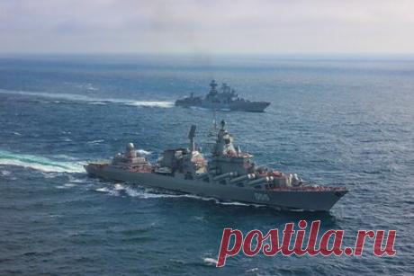 Сломавшийся британский авианосец оказался в зоне поражения российских ракет. Сломавшийся британский авианосец HMS Prince of Wales оказался в зоне поражения противокорабельных ракет российского крейсера «Маршал Устинов». Об этом сообщает портал Avia.pro. Корабль Военно-морских сил Великобритании вышел из строя перед появлением у побережья Соединенного королевства российского судна.