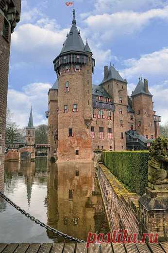 Enchanting Photos Castle De Haar, Utrecht, Netherlands.  photo via angel