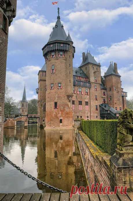 Enchanting Photos Castle De Haar, Utrecht, Netherlands.  photo via angel